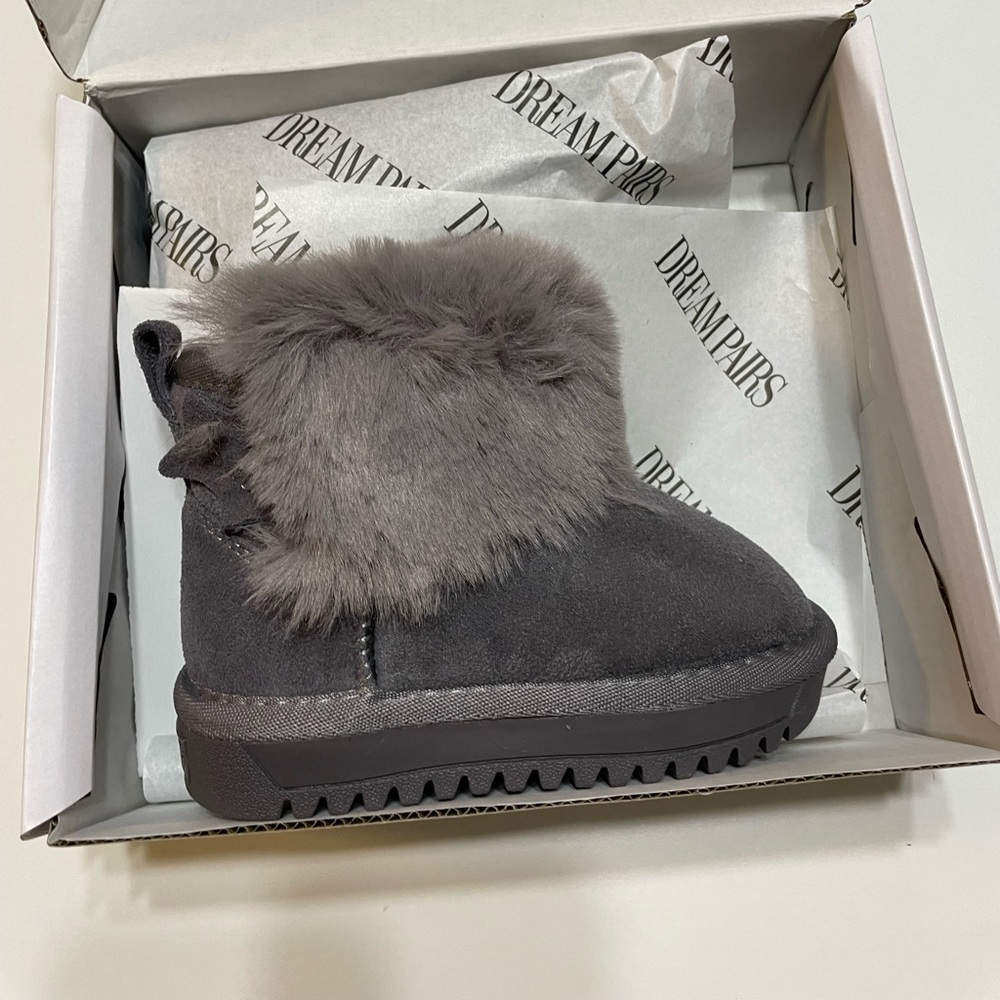 Faux Fur Lined Gray Girls Boots - Size 7